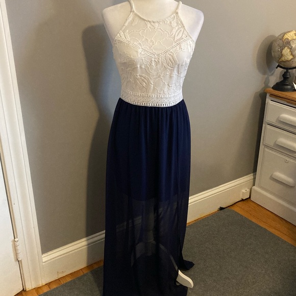 EUC dress! Only worn once - Picture 1 of 13